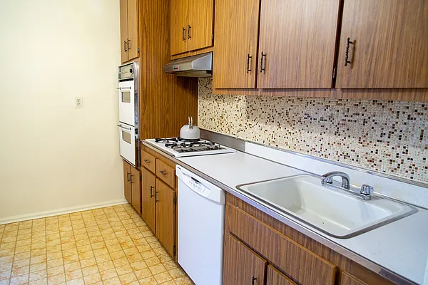 Sold by Tom Crimmins Realty LTD  | media 16