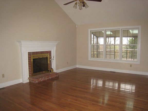 2nd image of 1024 Park Place Dr