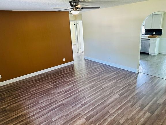 5th image of 11142 Village Green Ave