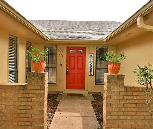 4th image of 571 Scotland Ct