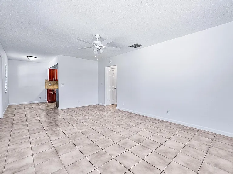 242 NE 12th St #2 — Photo 5