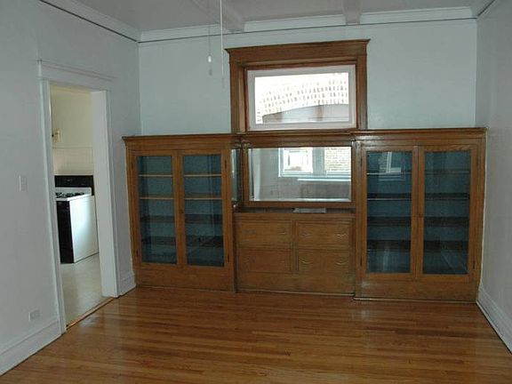 3rd image of 6315 N Wayne Ave Unit 2