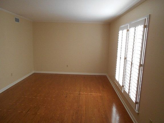 5th image of 3202 Highland Dr