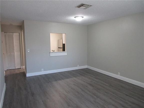 5th image of 4280 Woodside Dr APT 13