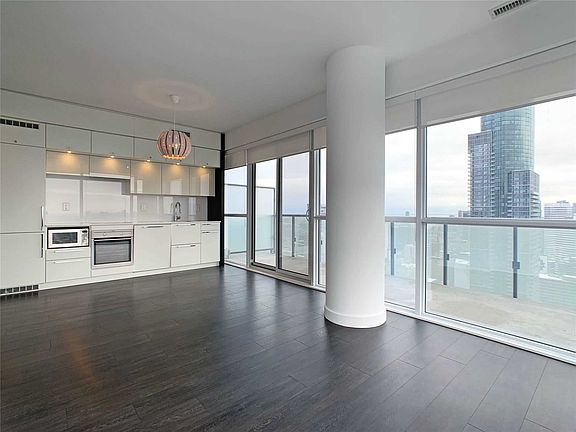 2nd image of 15 Grenville St #3803