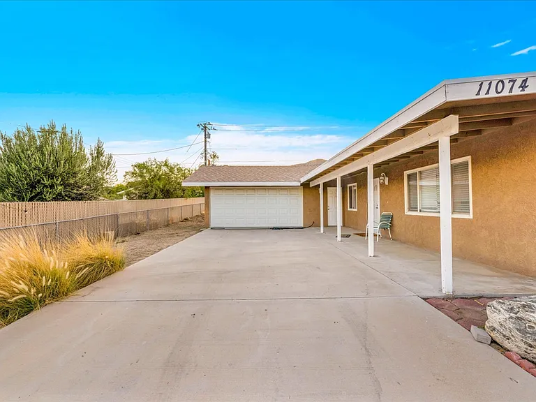 11074 Knobb Ave — Photo 3