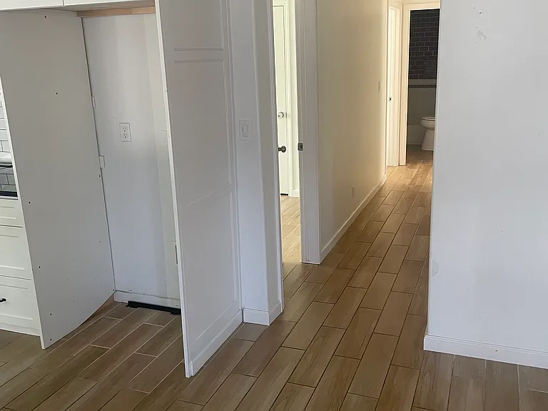 505 E Broadway Ave S — Photo 13