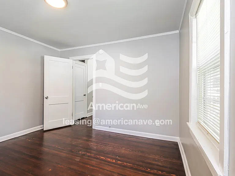1450109_010_main_bedroom_9.jpg