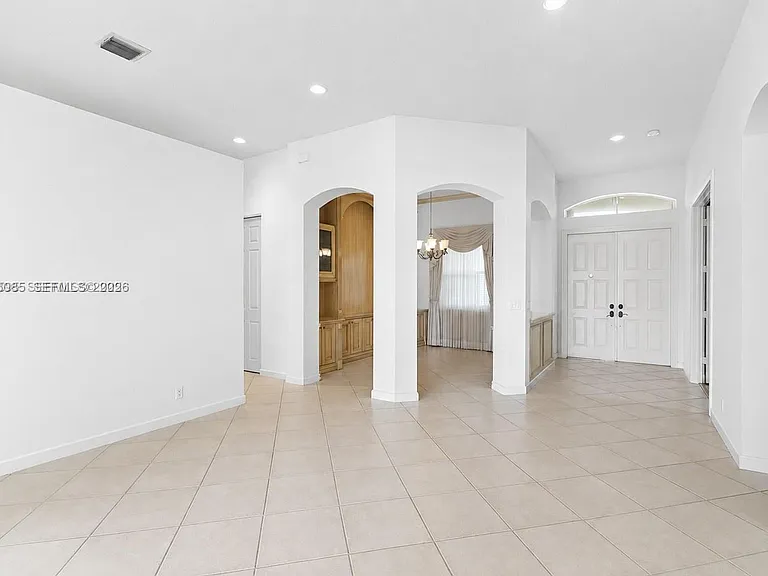 18659 SW 12th St — Photo 3