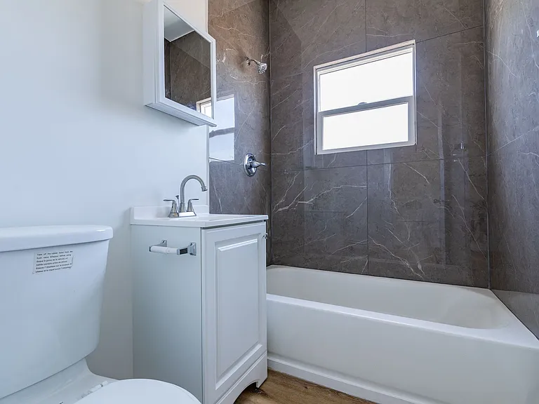 South Kenmore Apartments — Photo 4