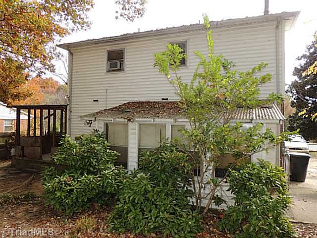 2nd image of 2004 Lionne Dr