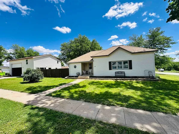 309 S Sycamore St, Blue Hill, NE 68930