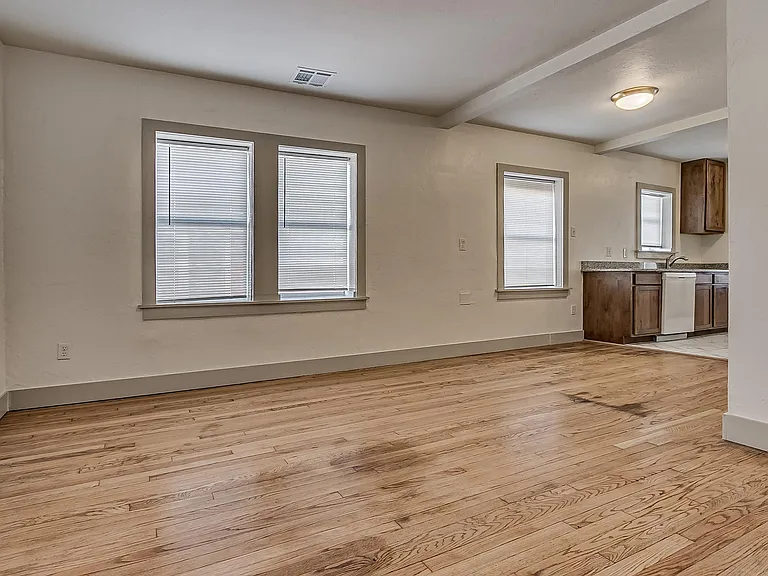 2110 N Kelley Ave — Photo 24