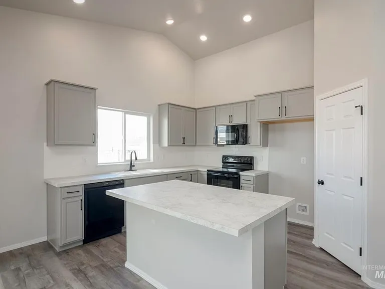 12808 Ashfield St — Photo 4