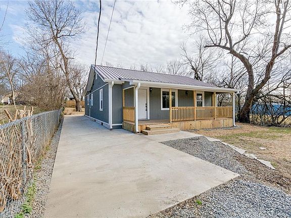 5th image of 427 Ennis St