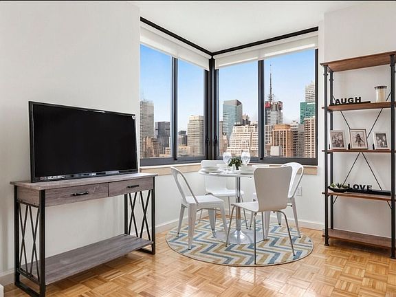 3rd image of 35 W 33rd St APT 30a