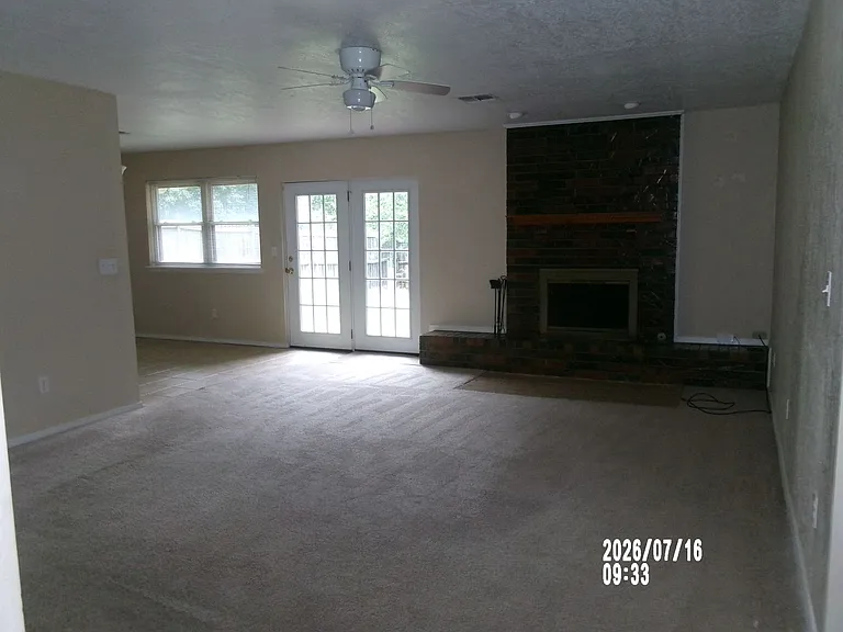 2717 NW 75th St — Photo 3