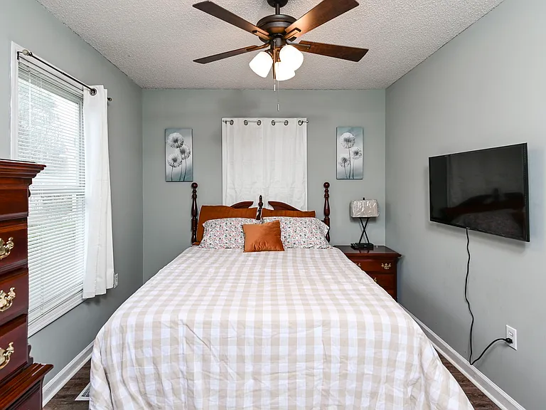 14 Lindsay St — Photo 11