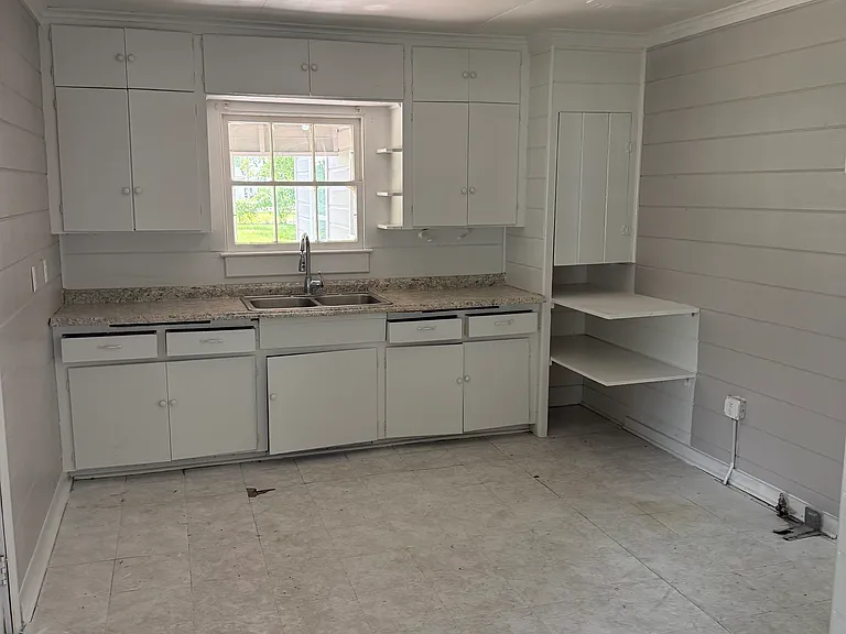 407 N Magnolia St — Photo 5