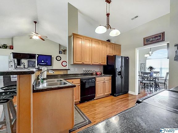 4th image of 201 Bremerton Dr SW