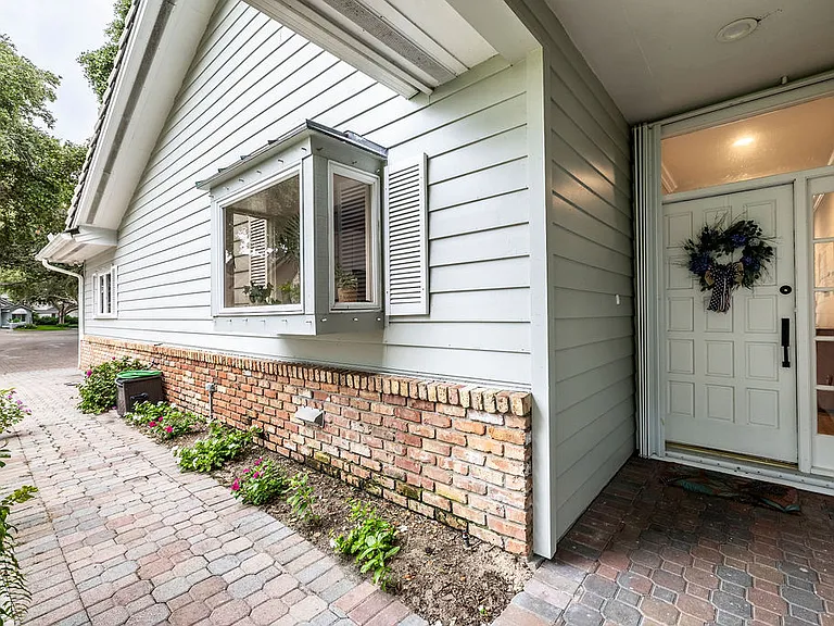 300 S Peppertree Dr — Photo 47