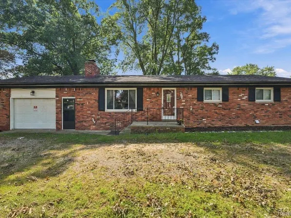 7249 2nd St, West Bloomfield, MI 48324