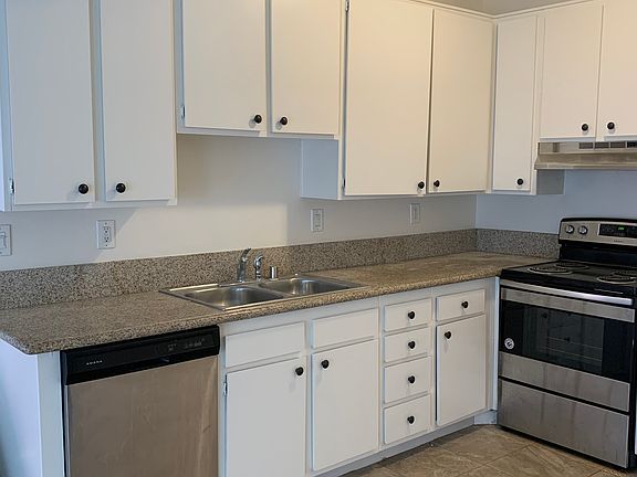 4th image of 17450 Burbank Blvd #220