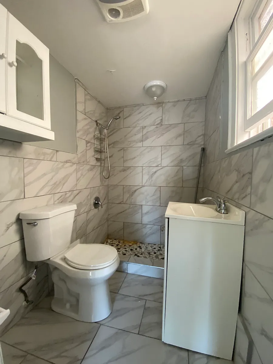 Building Photo - 204 Parker St #1