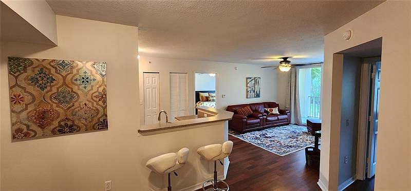 1st image of 1015 Villa Cir