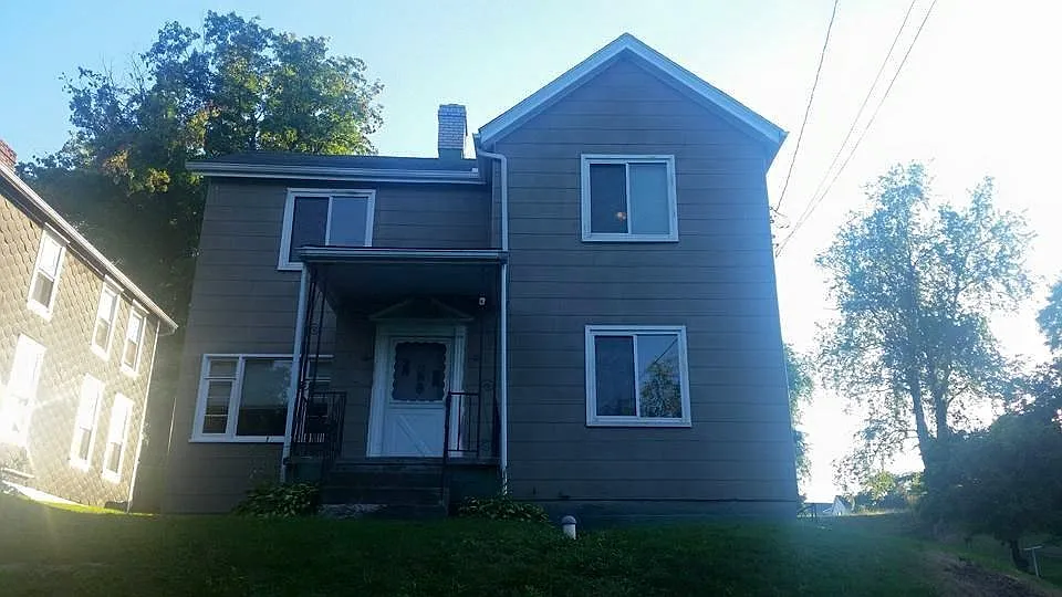 907 Woodlawn Ave photo 1