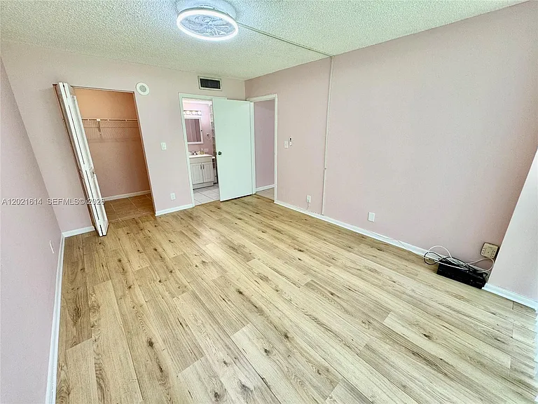 17011 N Bay Rd #117 — Photo 15