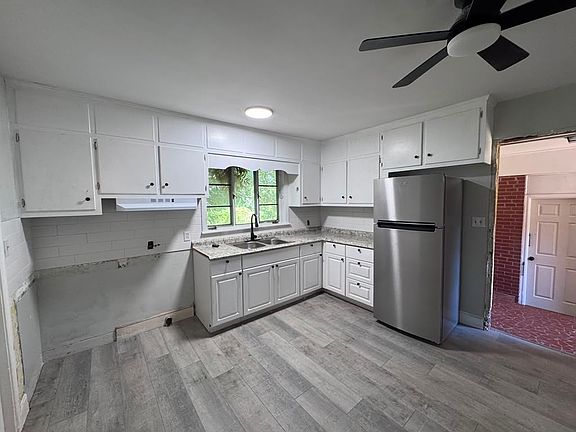 3rd image of 3223 Hines Chapel Rd