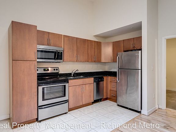 5th image of 10 W Broad St APT 205