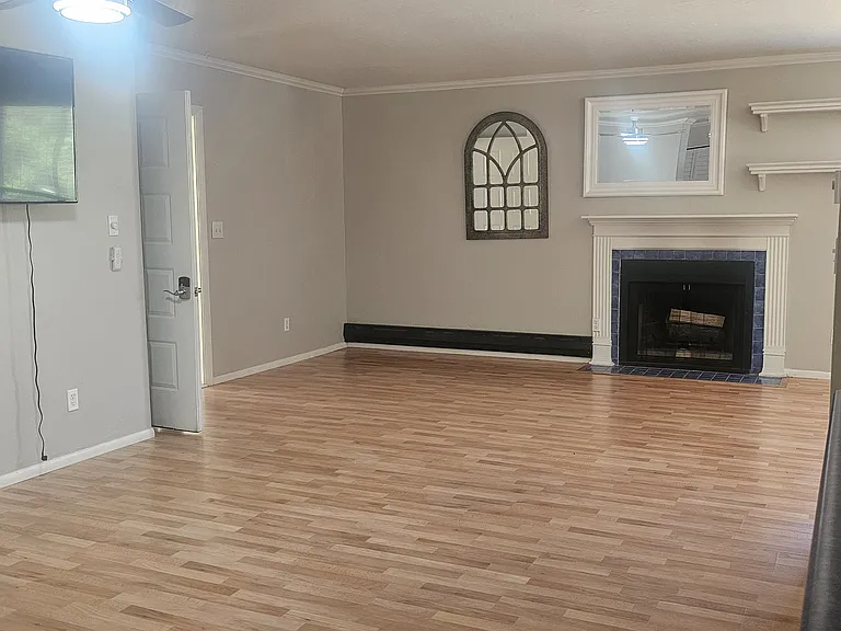 333 W Leroux St #A2 — Photo 19