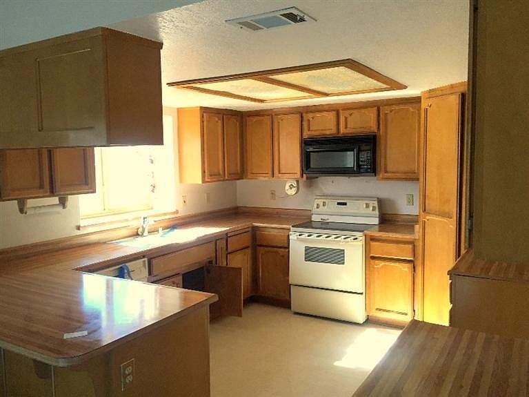 2nd image of 22041 Aleut Rd