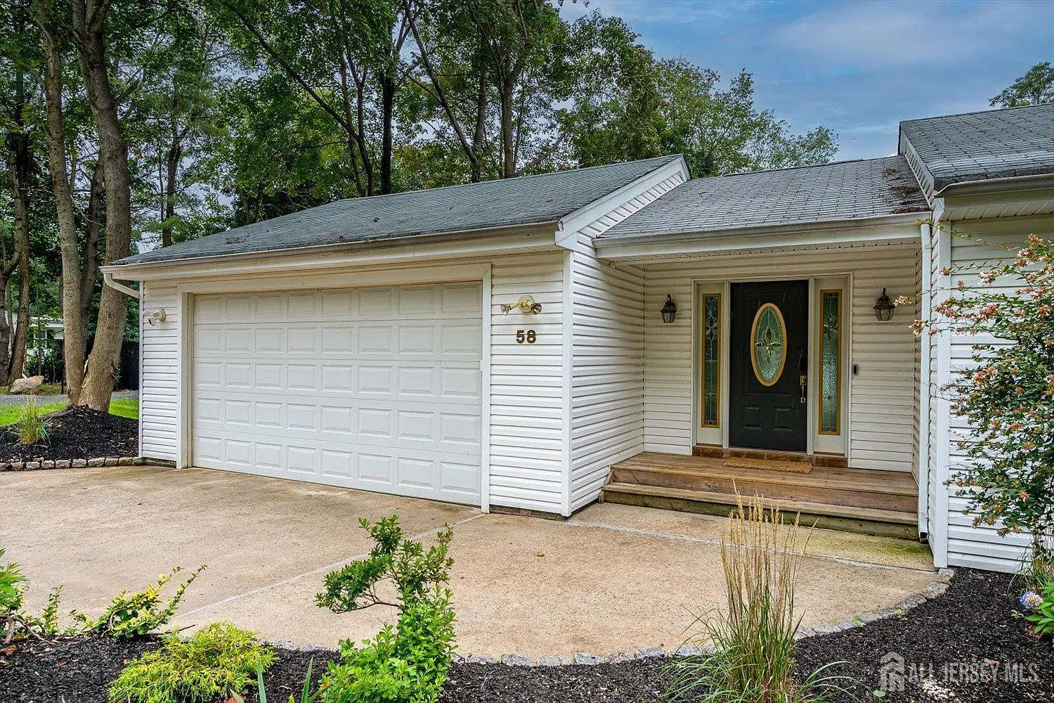 4 bed, 2.0 bath, $3,800 — Photo 4