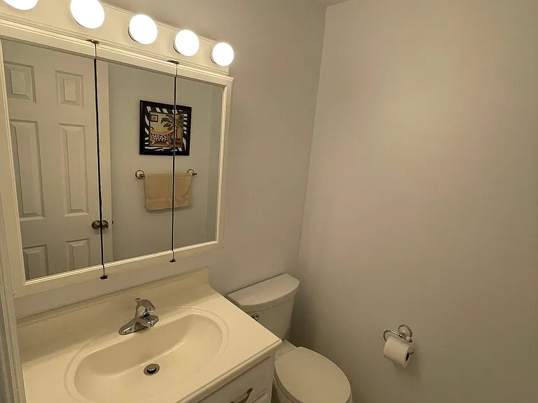 33 Pine Arbor Ln #203 — Photo 9
