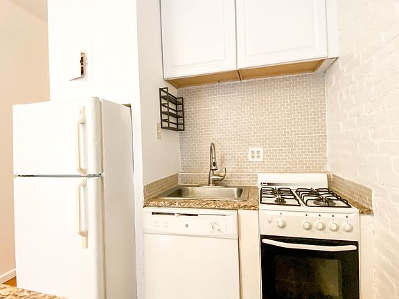 3rd image of 128 E 83rd St #2DD