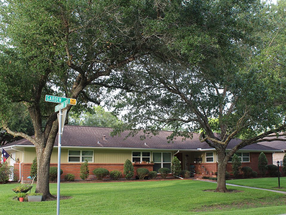 1st image of 301 Garden Dr