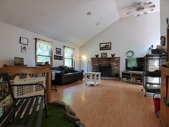 3rd image of 3 Old Orchard Ln