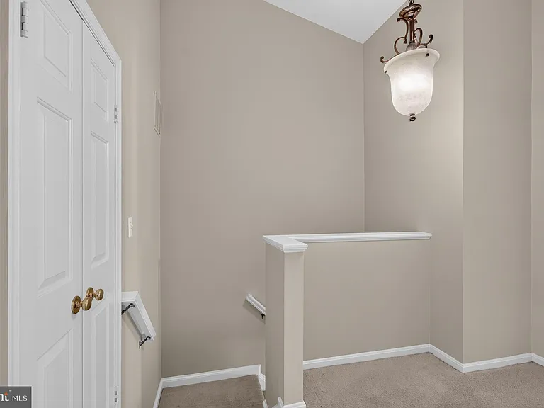 341 S Pickett St — Photo 24