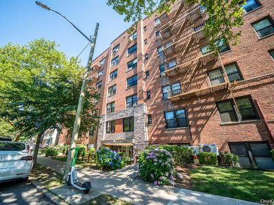 141-30 84 Road #5E, Jamaica, NY, 11435