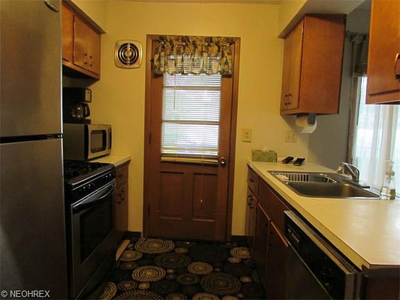 5th image of 13998 Kathleen Dr