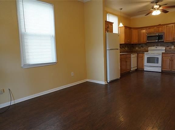 4th image of 2435 Marengo St