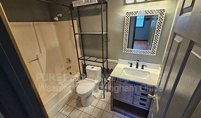 2400 Carpenter St — Photo 8