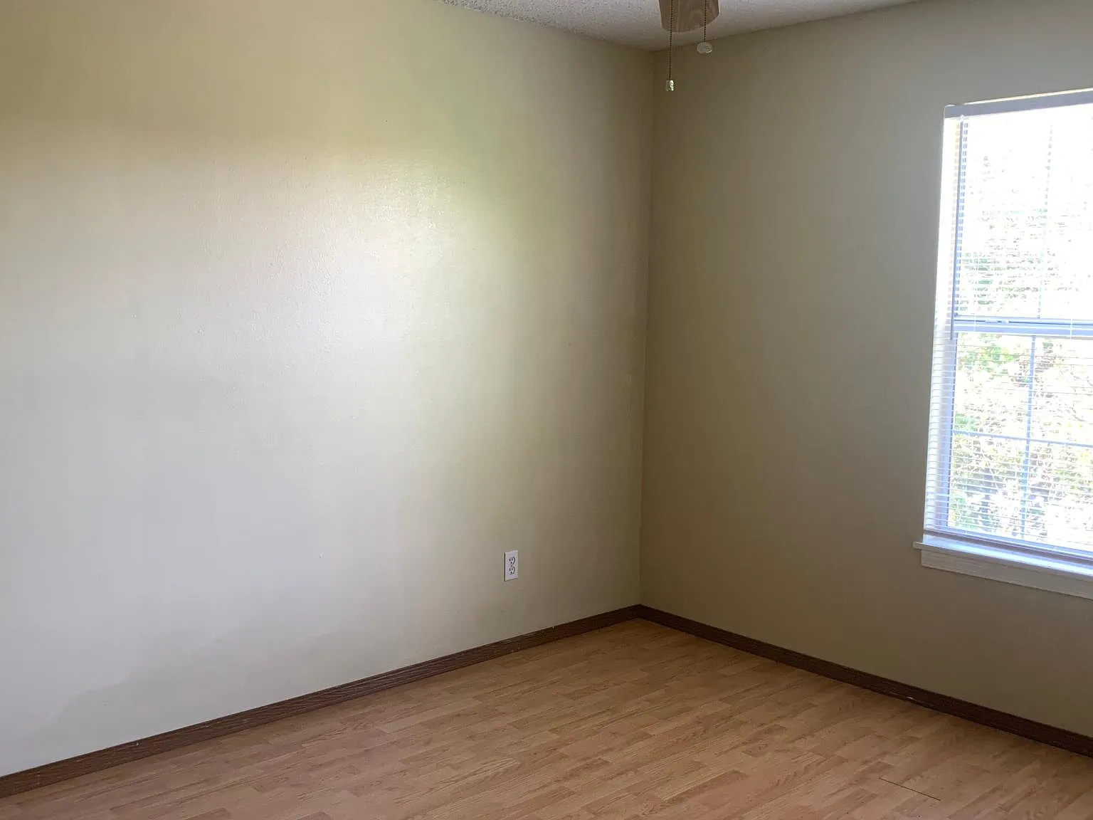 2 bed, 1.5 bath, $1,100 — Photo 2