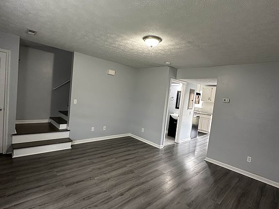 3rd image of 423 Sara Leigh Dr #2