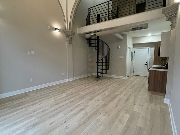 5th image of 1042 N 48th St #211