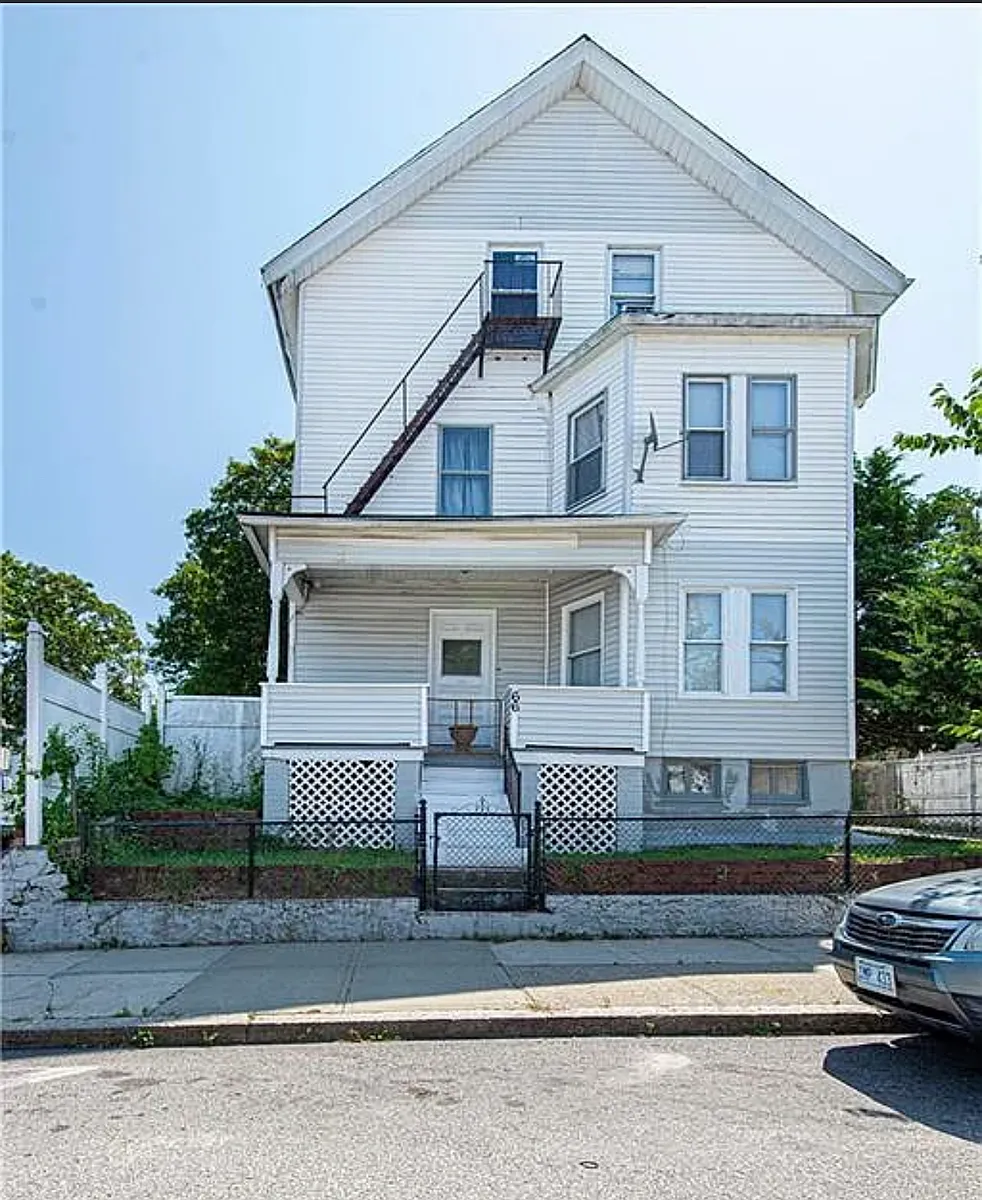 Building Photo - 66 Moore St #3