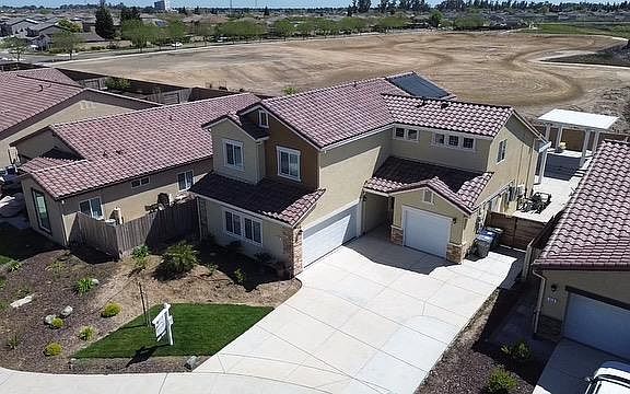3rd image of 824 Marybelle Ct